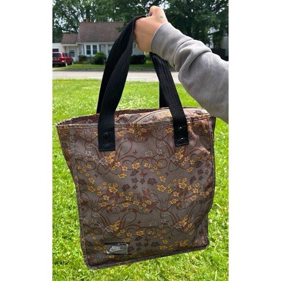 Nike‎ Floral Tote (15 X 13.5) gym bag, shopping bag, pool bag. - Picture 1 of 10